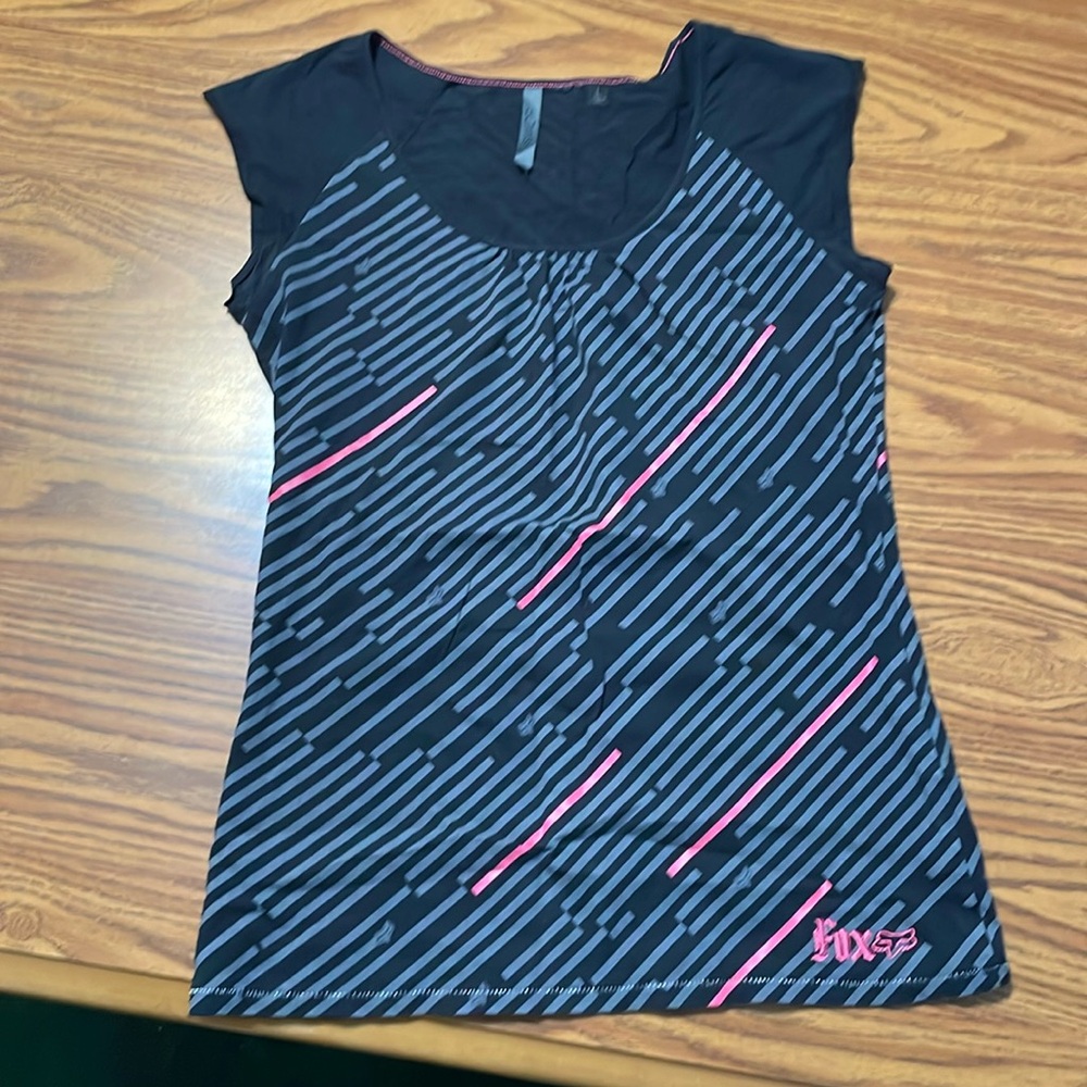 Super cute sleeveless Fox Racing tee - Large